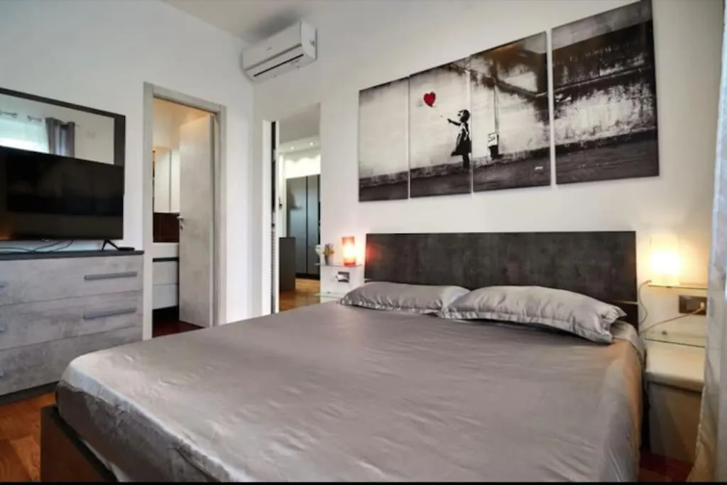 City Life Milan Apartment - Wi-Fi & Smart Tv 0*,  Italy